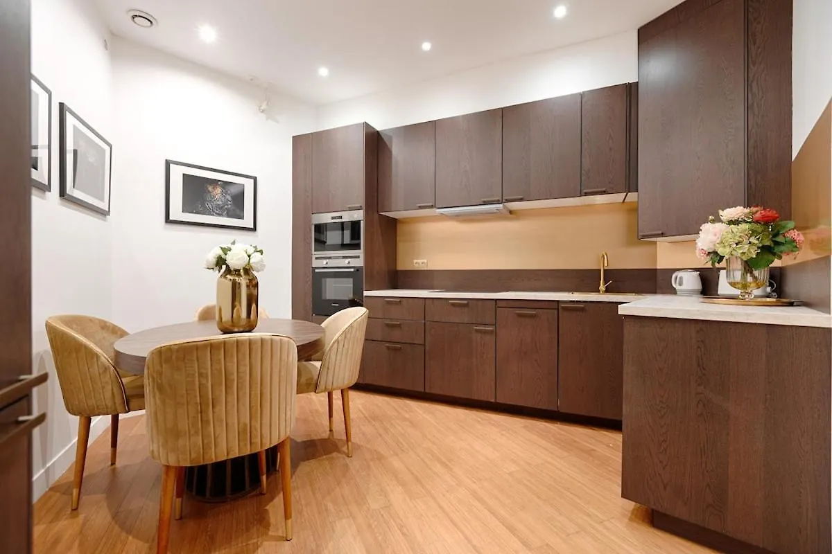Luxury Apartment 6P - Triangle D'Or 巴黎