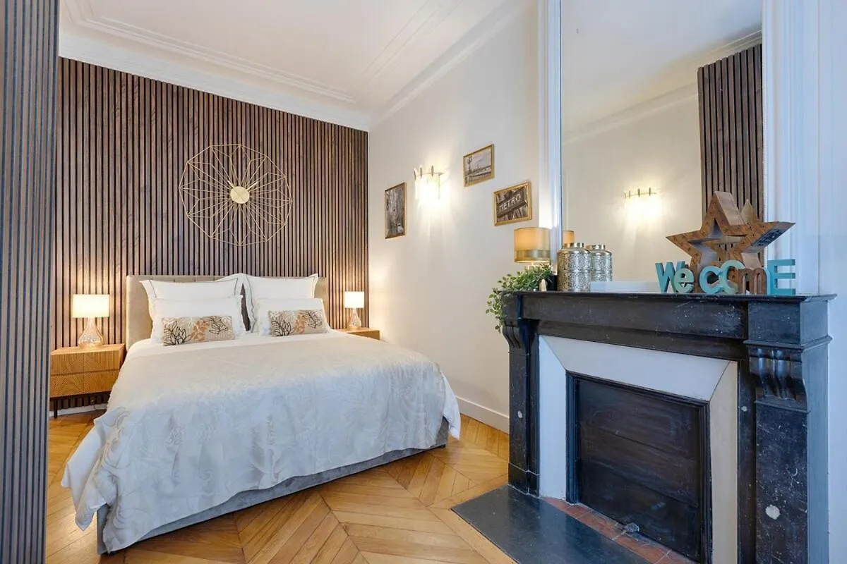 Luxury Apartment 6P - Triangle D'Or 巴黎